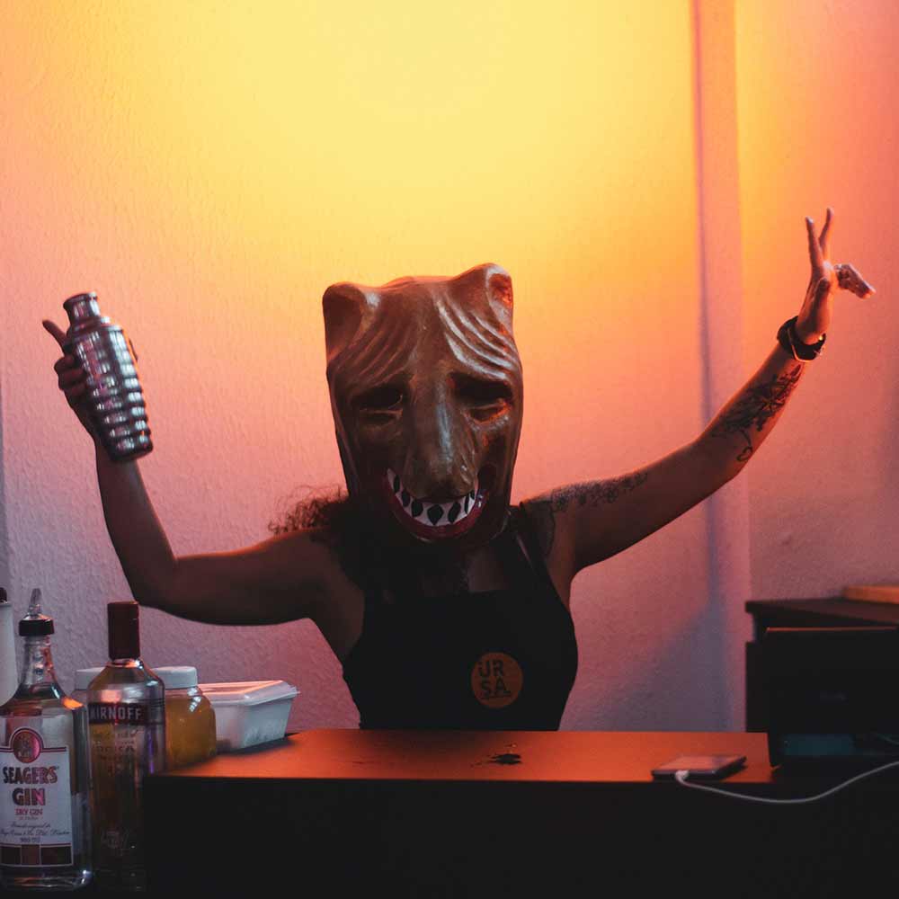 Décrypter les choix des consommateurs dans le monde fascinant des NFT de luxe : Comprendre les motivations et les décisions&nbsp;d&rsquo;achat